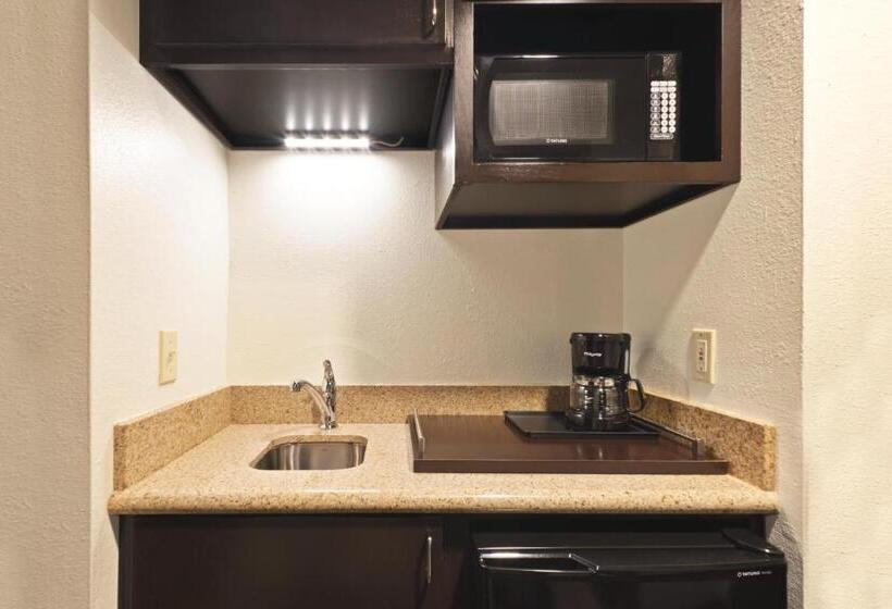 Holiday Inn Express Hotel & Suites Colby, An Ihg