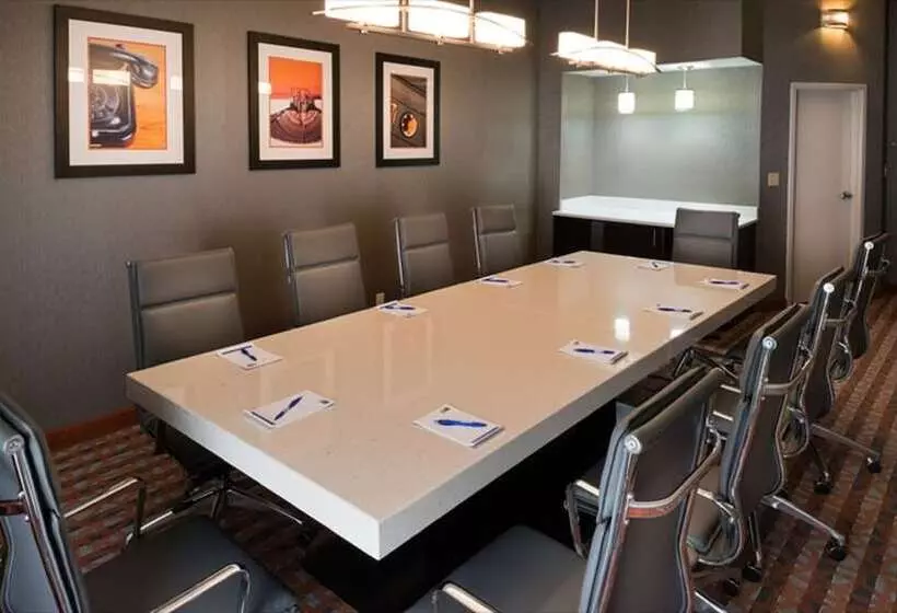 هتل Holiday Inn Express & Suites Nashville Southeast   Antioch, An Ihg