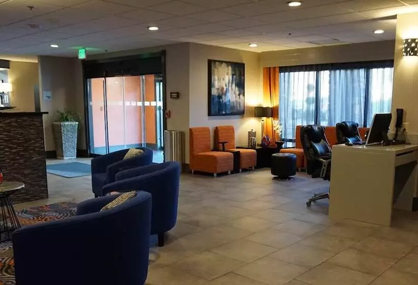 هتل Holiday Inn Express & Suites Nashville Southeast   Antioch, An Ihg