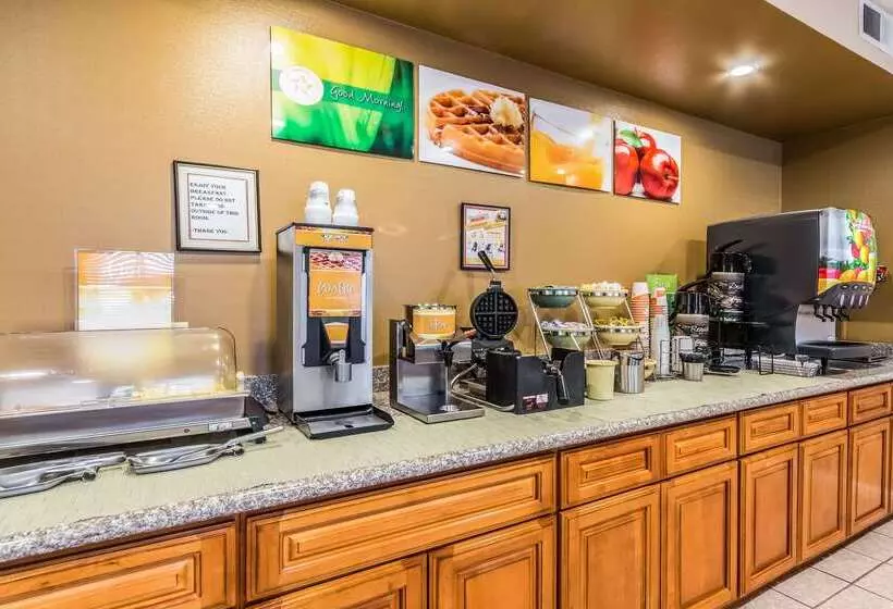 ホテル Quality Inn Fresno Near University