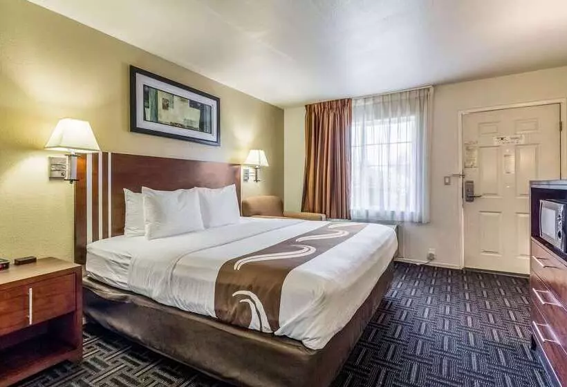 ホテル Quality Inn Fresno Near University