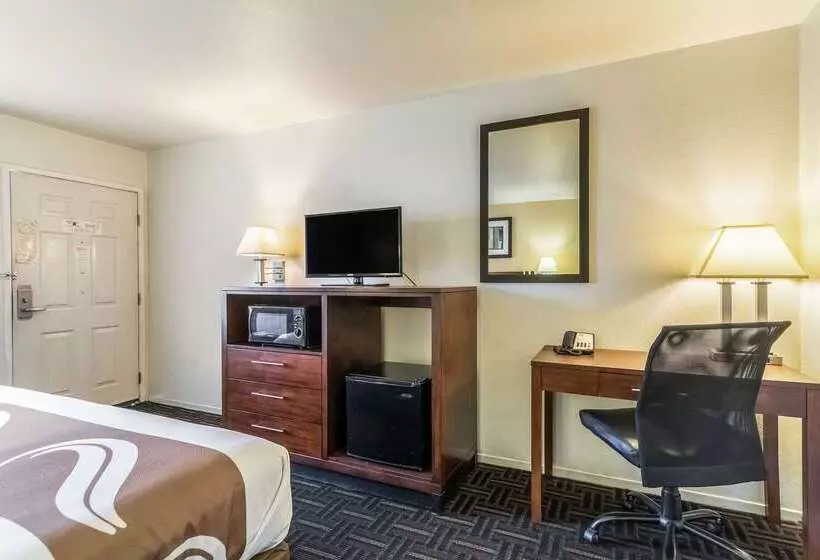 ホテル Quality Inn Fresno Near University