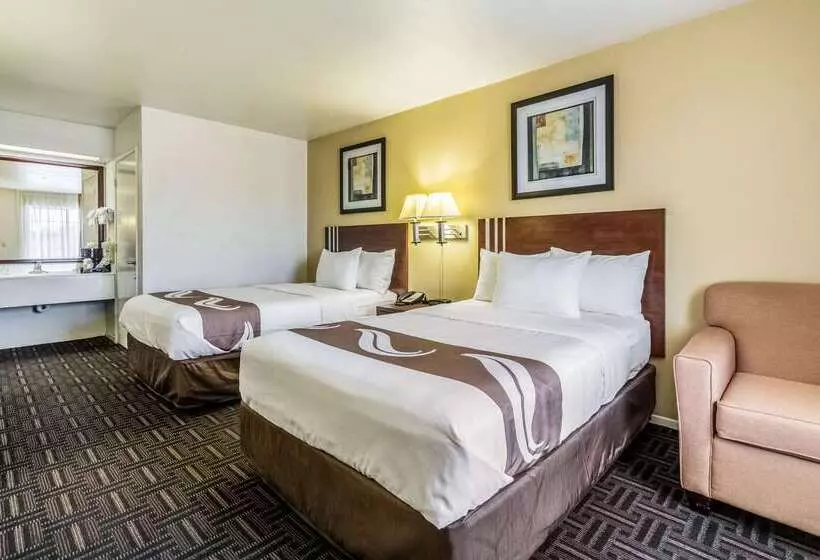 ホテル Quality Inn Fresno Near University