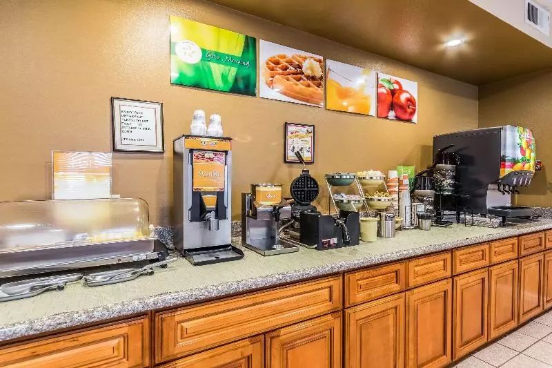 ホテル Quality Inn Fresno Near University