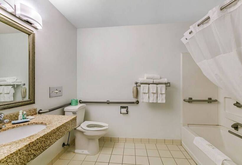 בית מלון כפרי Quality Inn Near Monument Health Rapid City Hospital