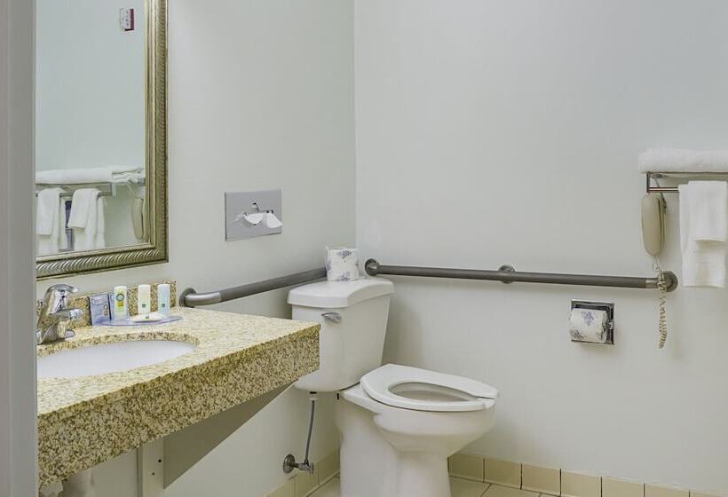 בית מלון כפרי Quality Inn Near Monument Health Rapid City Hospital