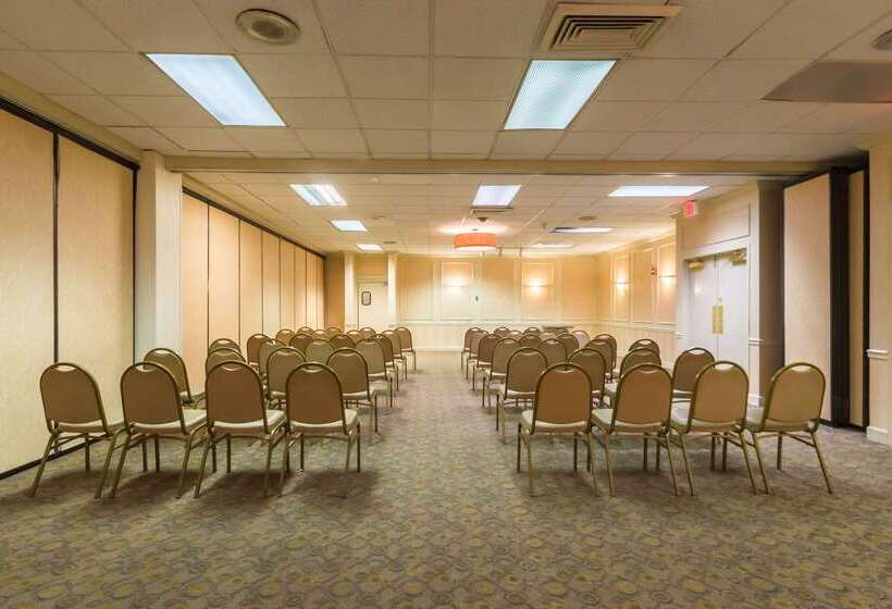 酒店 Quality Inn & Suites Conference Center