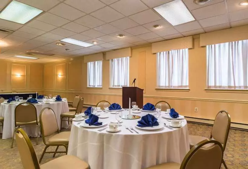 Отель Quality Inn & Suites Conference Center