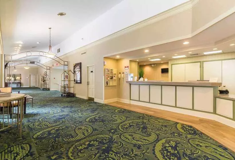 Отель Quality Inn & Suites Conference Center