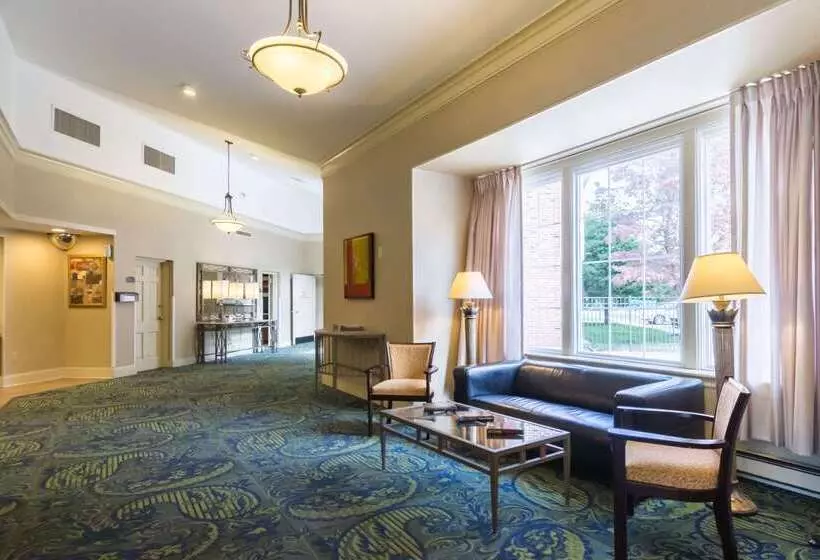 Отель Quality Inn & Suites Conference Center