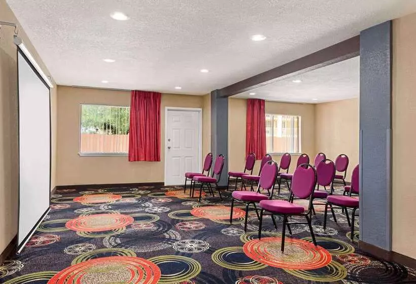 호텔 Ramada By Wyndham San Antonio Near Seaworld   Lackland Afb