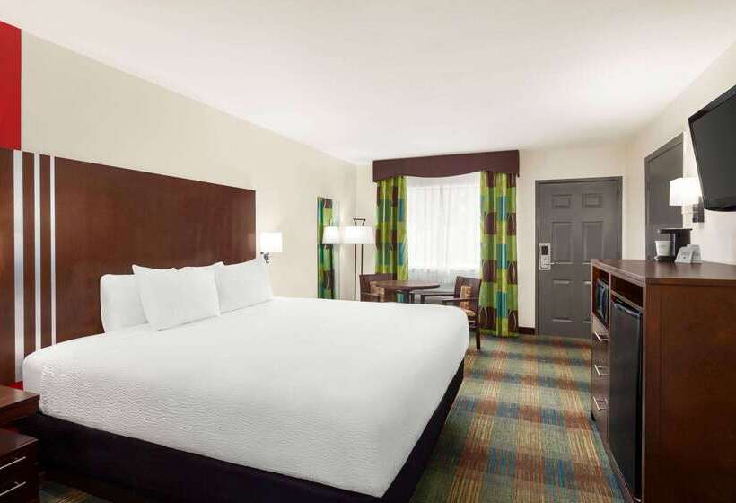 Hotel Ramada By Wyndham San Antonio Near Seaworld Lackland Afb
