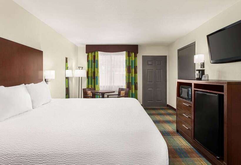 Hotel Ramada By Wyndham San Antonio Near Seaworld Lackland Afb
