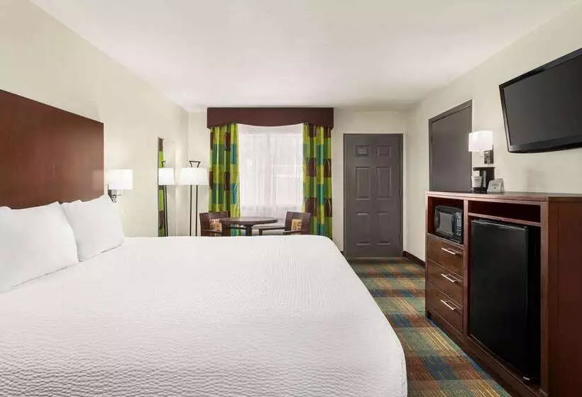 호텔 Ramada By Wyndham San Antonio Near Seaworld   Lackland Afb