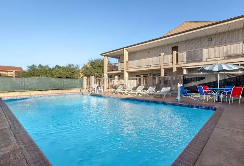 호텔 Ramada By Wyndham San Antonio Near Seaworld   Lackland Afb