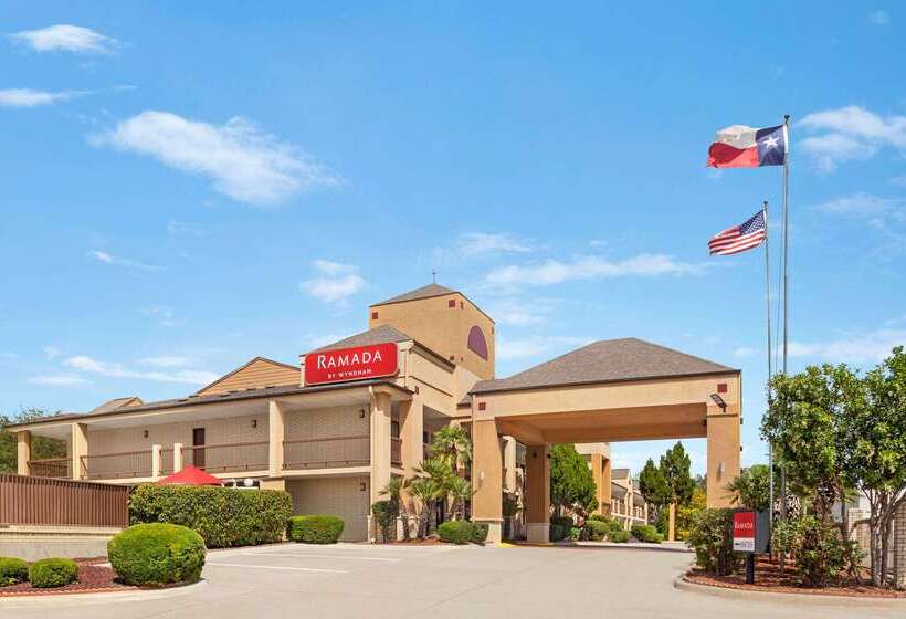 Hotel Ramada By Wyndham San Antonio Near Seaworld Lackland Afb