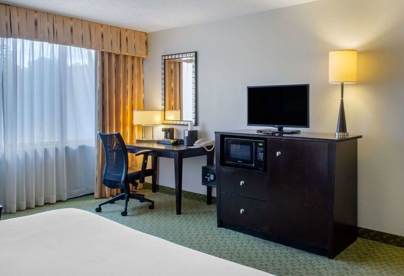 בית מלון כפרי Ramada By Wyndham Shreveport Airport
