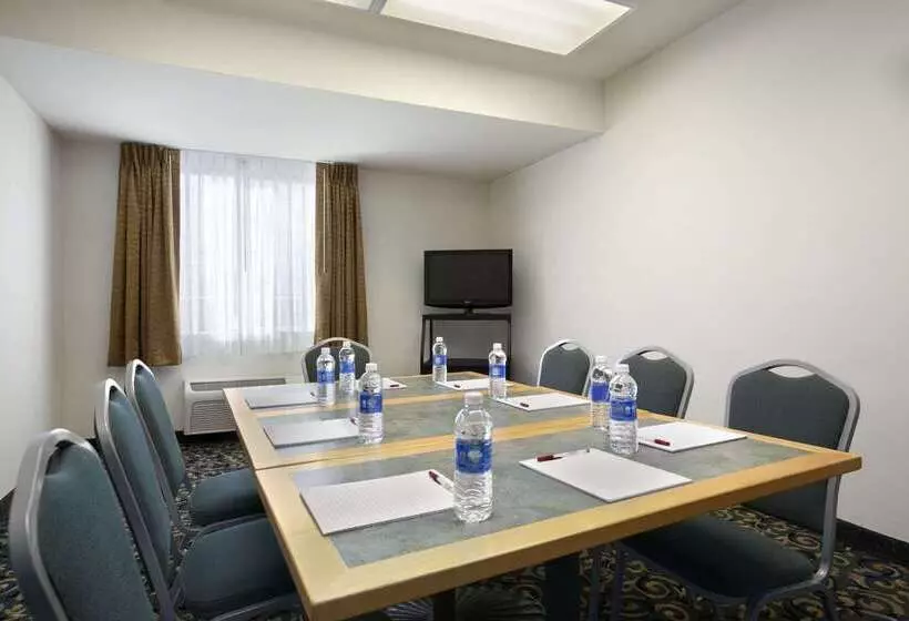 호텔 Ramada By Wyndham Williams