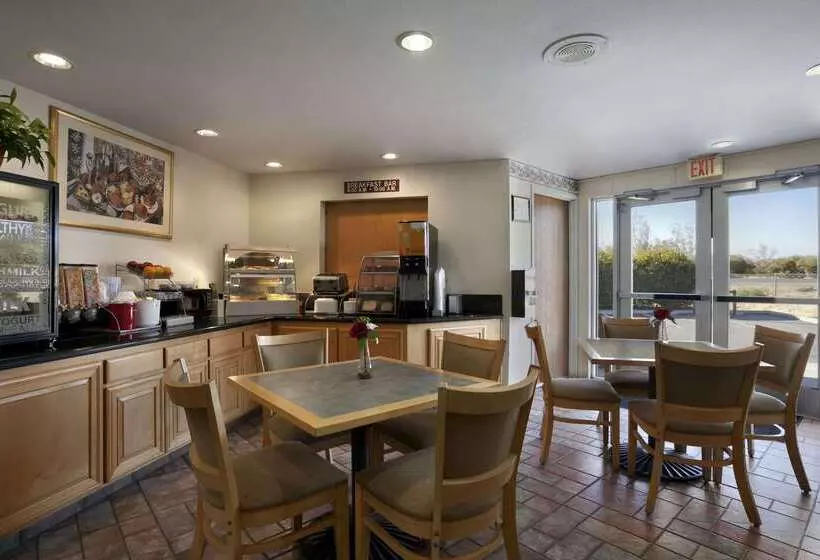 호텔 Ramada By Wyndham Williams