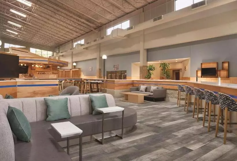 هتل Wyndham Garden Conference Center Champaign/urbana