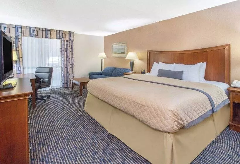 هتل Wyndham Garden Conference Center Champaign/urbana