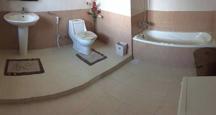 تختخواب و صبحانه Resident View Homestay