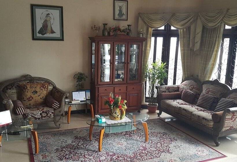 مبيت وإفطار Resident View Homestay