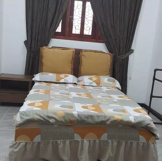 تختخواب و صبحانه Resident View Homestay