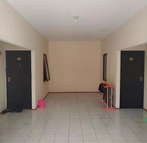 هتل Oyo 1875 Merah Putih Syariah