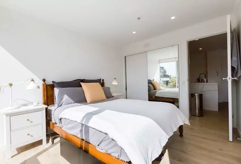 Yuki, 1bdr Melbourne Apartment