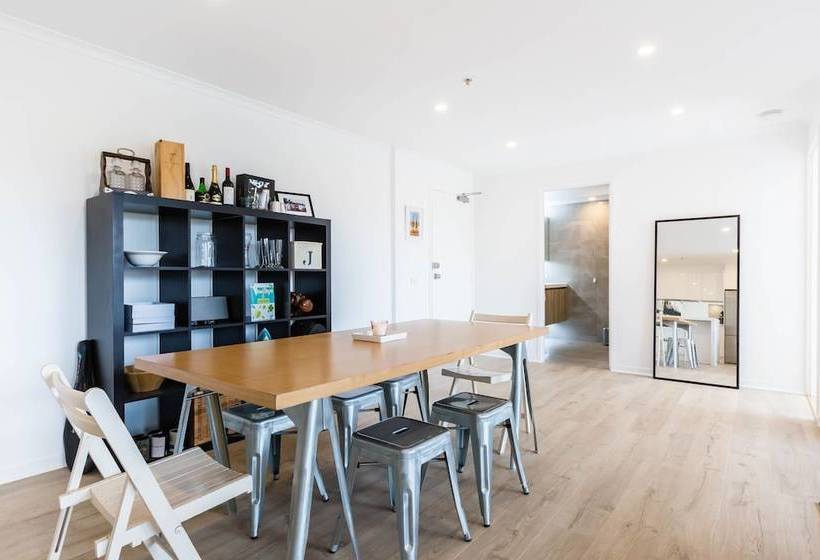 Yuki, 1bdr Melbourne Apartment