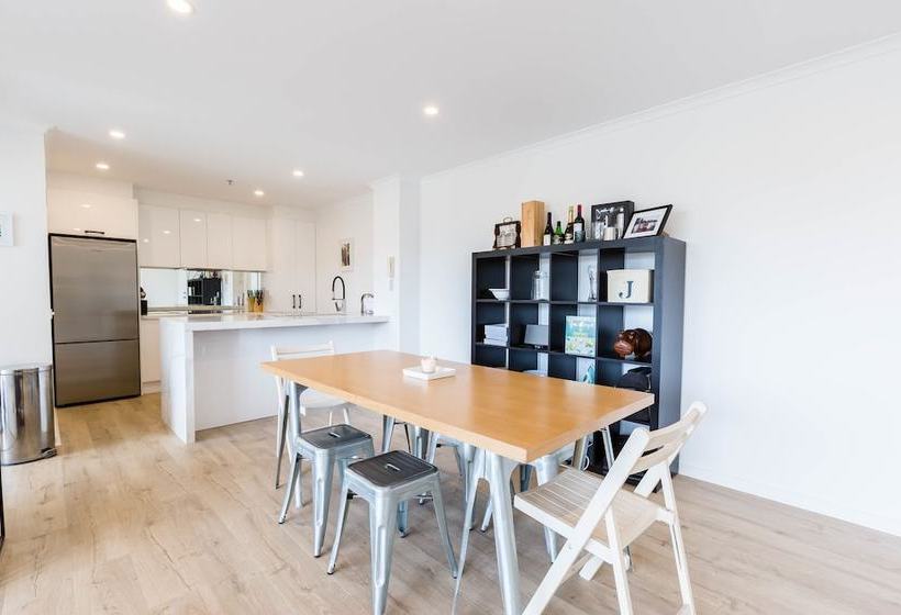 Yuki, 1bdr Melbourne Apartment