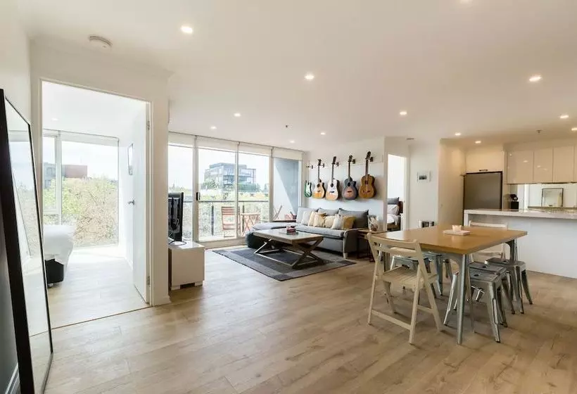 Yuki, 1bdr Melbourne Apartment