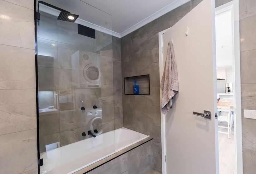 Yuki, 1bdr Melbourne Apartment