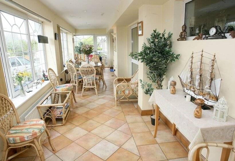 تختخواب و صبحانه Teach Na Coiribe