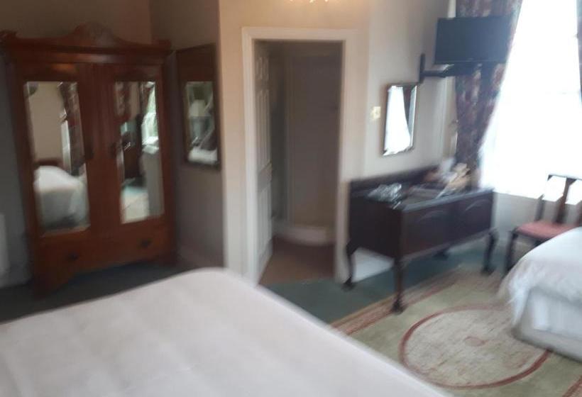 פנסיון Castlemorris House