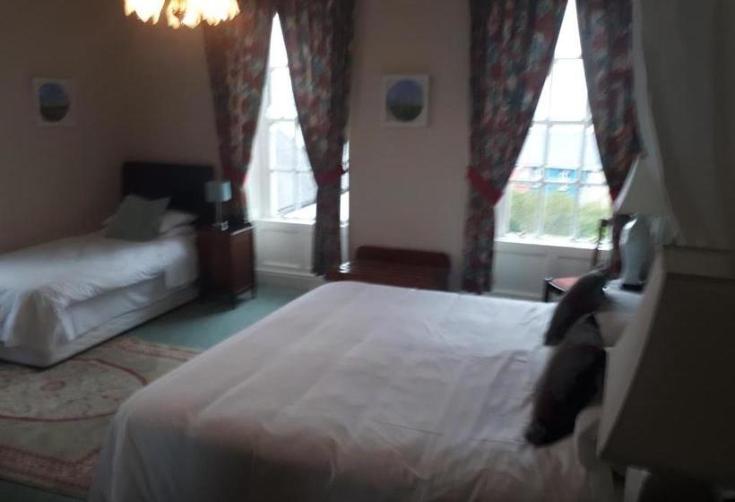 פנסיון Castlemorris House