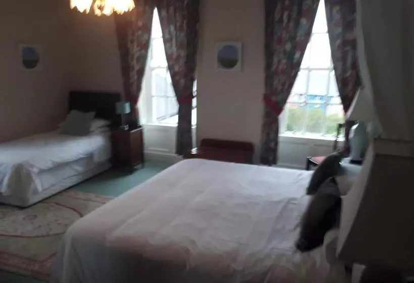 ペンション Castlemorris House