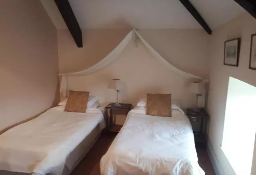 ペンション Castlemorris House