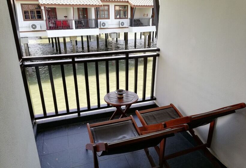 هتل Wonderland Private Chalet Port Dickson