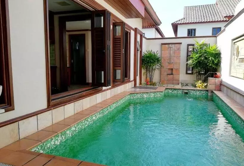 Hotelli Water Chalet Port Dickson  Private