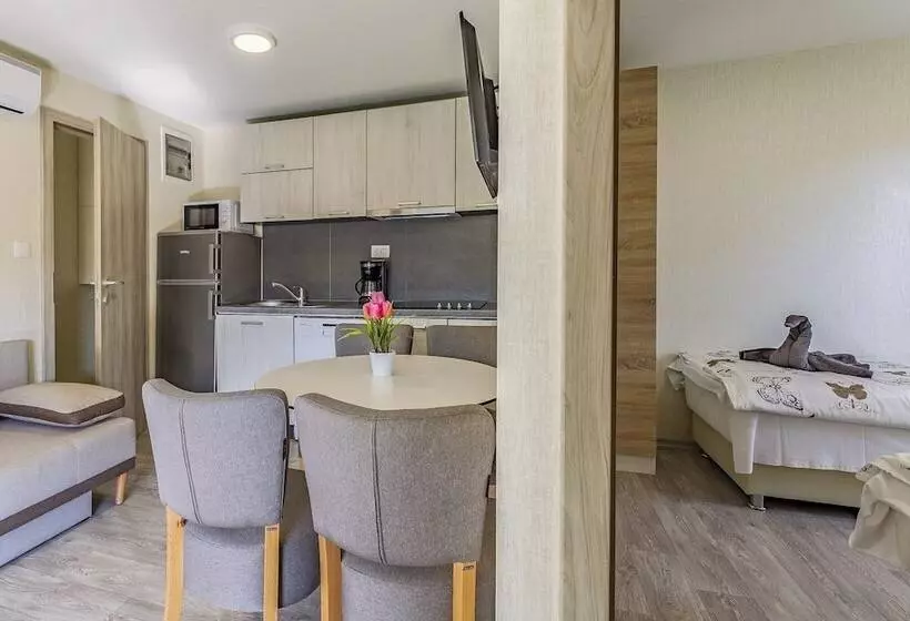 Hotelli Mobile Home Rojnic