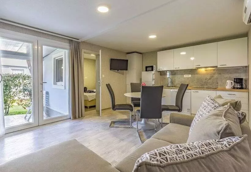 Hotelli Mobile Home Rojnic