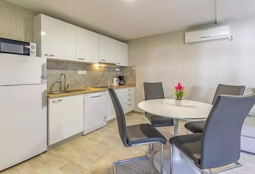 Hotelli Mobile Home Rojnic