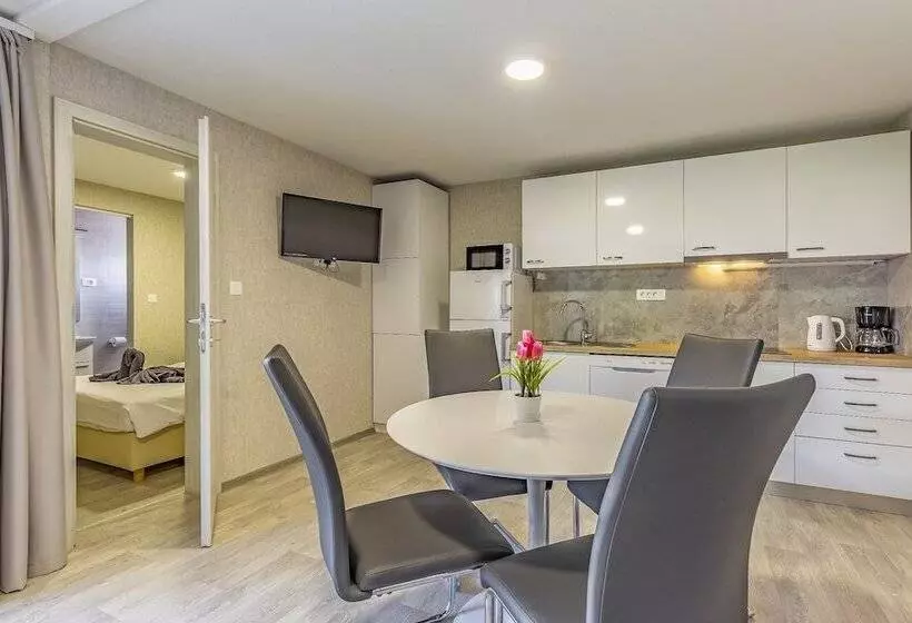 Hotelli Mobile Home Rojnic