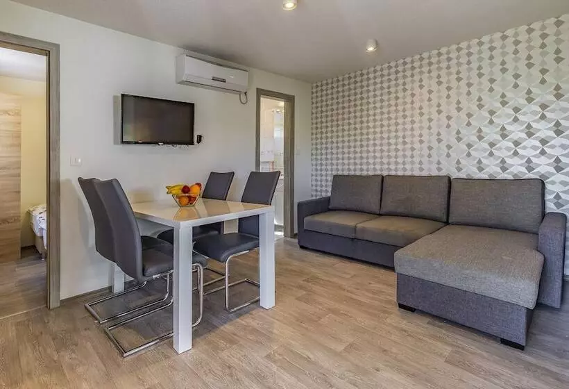 Hotelli Mobile Home Rojnic