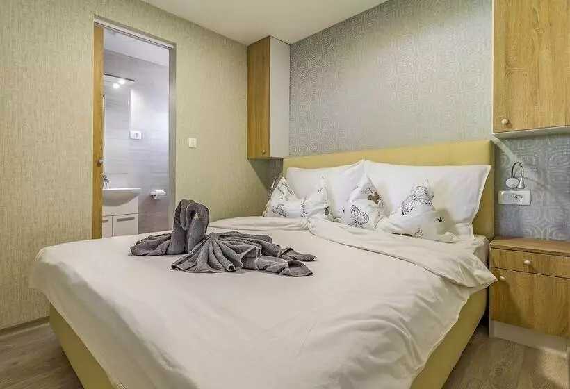 Hotelli Mobile Home Rojnic