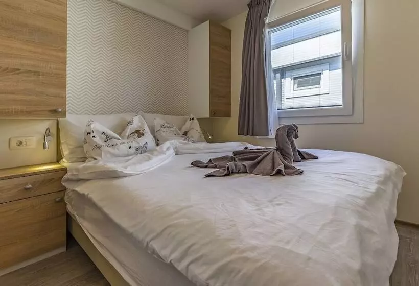 Hotelli Mobile Home Rojnic