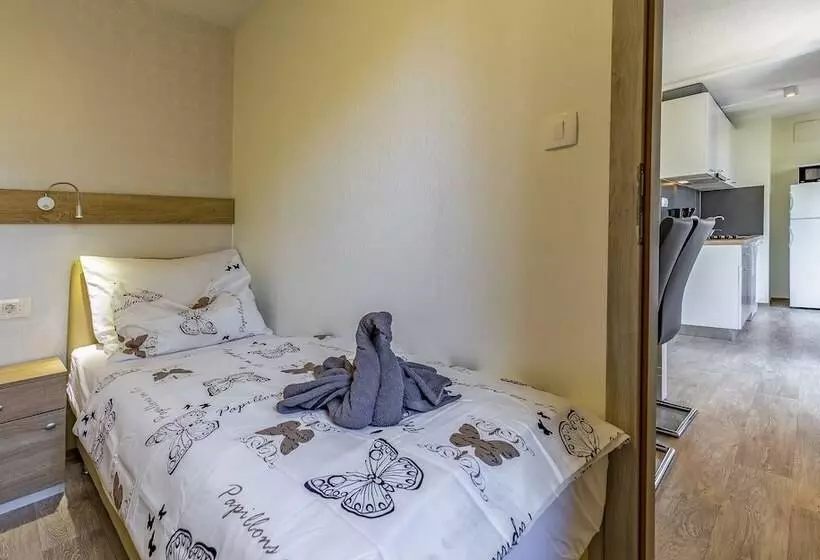 Hotelli Mobile Home Rojnic