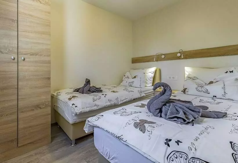 Hotelli Mobile Home Rojnic